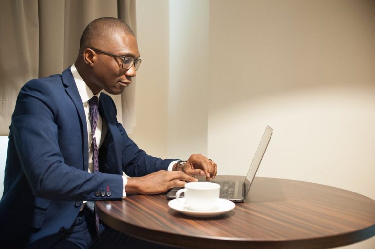 SEO vs Publicité payante: Quel est le meilleur investissement?